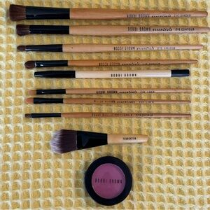 Bobbi Brown Essentials Brush Set with Pink Blush
